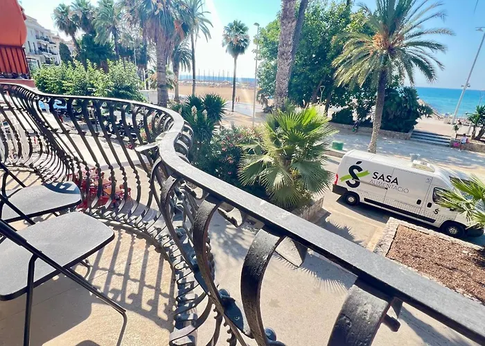 Апартаменты Seafront Batllo *