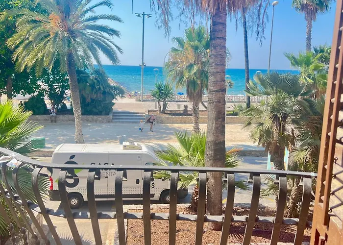 Апартаменты Seafront Batllo *